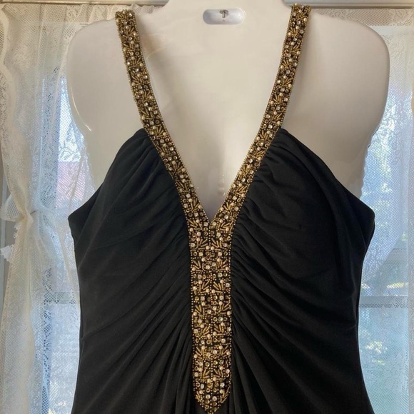 JS Boutique Elegant Black and Gold Evening Gown 10 - Picture 4 of 7